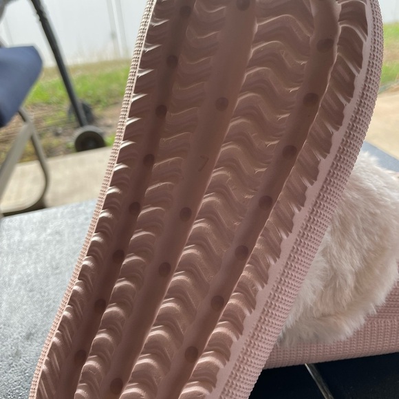 Pink BeBe fuzzy sleepers #slippersgoal - Picture 4 of 4